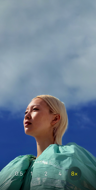 App Cámara en el iPhone 17 Pro, zoom óptico de 0.5x, 1x, 2x, 4x y 8x, con la opción 8x seleccionada